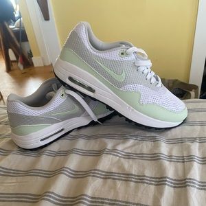 Nike Air Max golf shoes